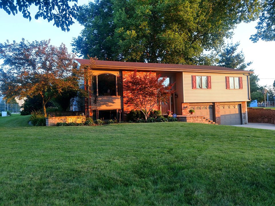 1st image of 614 W 4th St