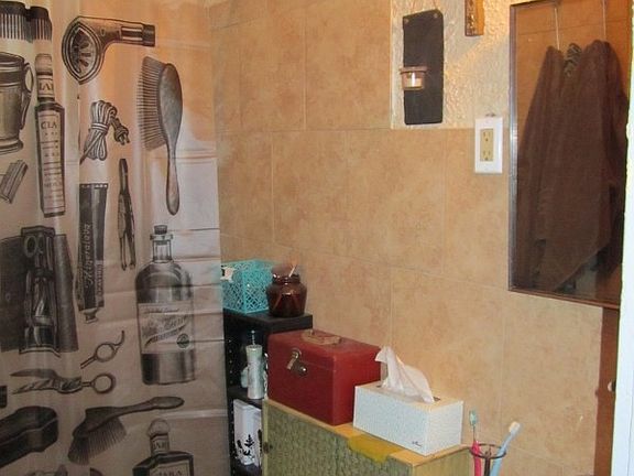 3rd image of 1640 N Albany Ave APT 1F