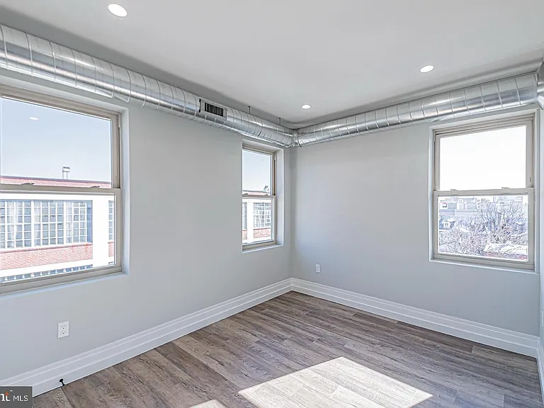 526 Brown St #304 — Photo 11