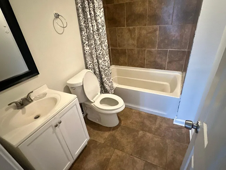 232 Lorenz Blvd #B — Photo 8