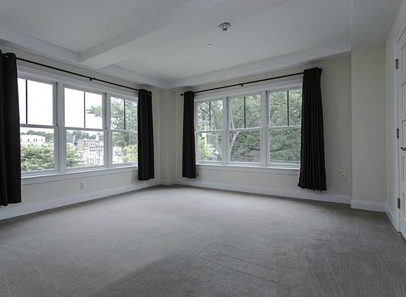 5th image of 225 Stanley Ave #203