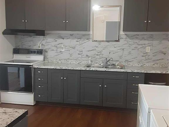 4th image of 720 W D Ave