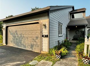 52 Parkington Cir, East Syracuse, NY 13057