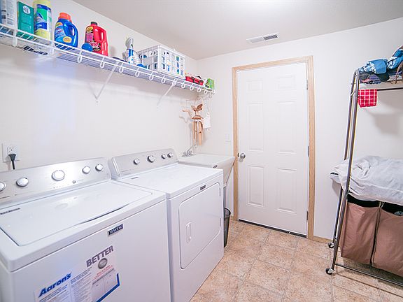 4th image of 668 Riverstone Dr