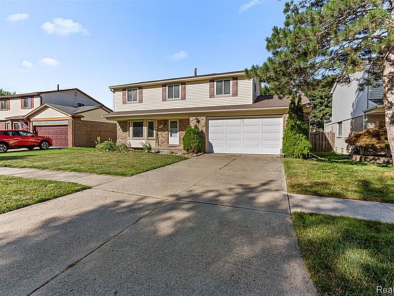 2nd image of 2350 Brookfield St