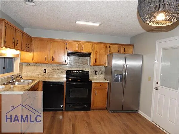 3 bed, 2.0 bath, 1520 sqft, $1,900 — Photo 2