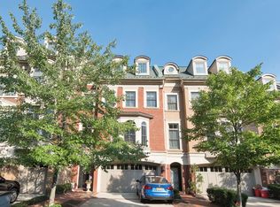 31 Regency Pl, Weehawken, NJ 07086