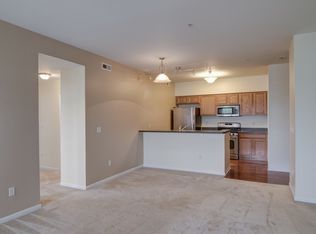 924 W Summerfield Gln, Ann Arbor, MI