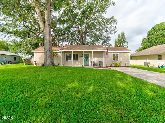 2nd image of 2628 Victory Palm Dr