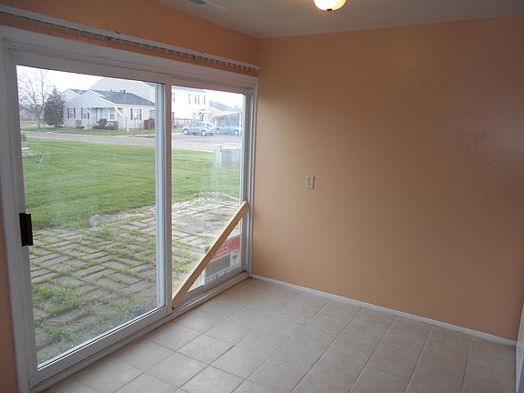 Dining L w/ Ceramic Tile and Doorwall