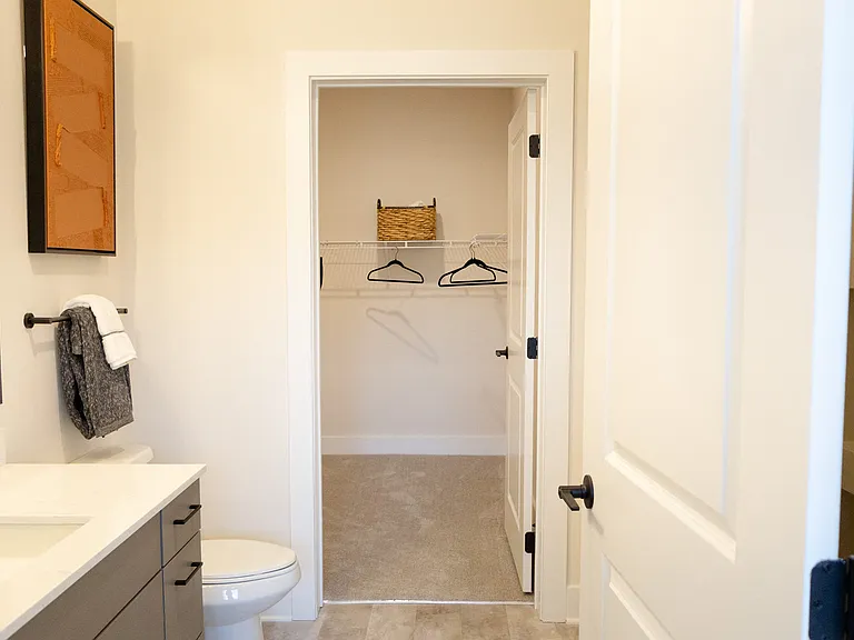 District at Riverside Apartments — Photo 24