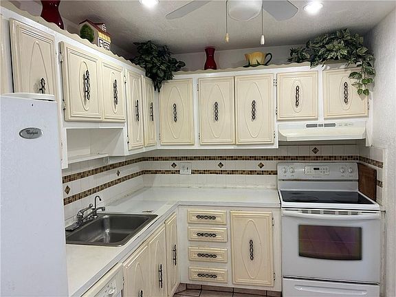 2nd image of 4090 NW 42nd Avenue #206