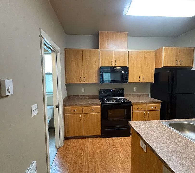 585 E 14th Ave #7