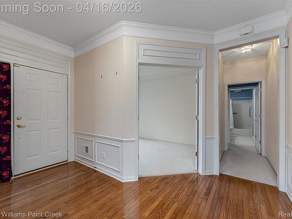 4th image of 1685 Maple Creek Ct