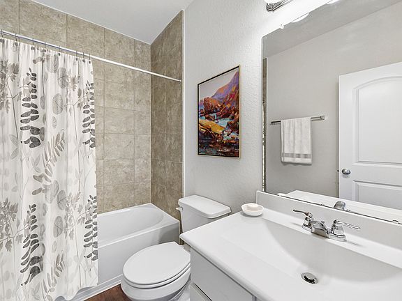 Hall bath 2