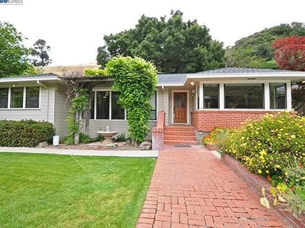 29524 Palomares Rd, Castro Valley, CA 94552