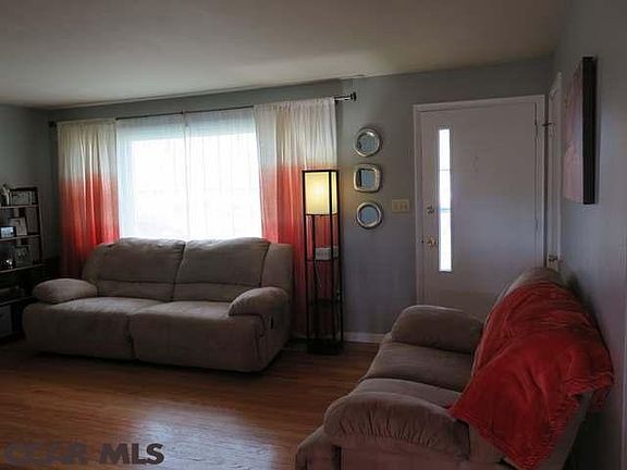 4th image of 110 Seymore Ave