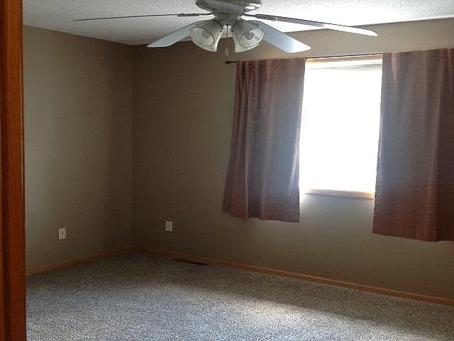 12259 Zealand Ave N — Photo 10