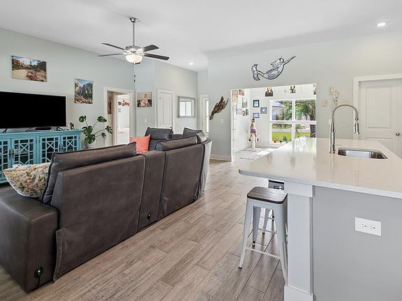 5th image of 148 Gulf Coast Cir