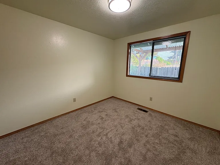 7610 SE Taggart Ct — Photo 5