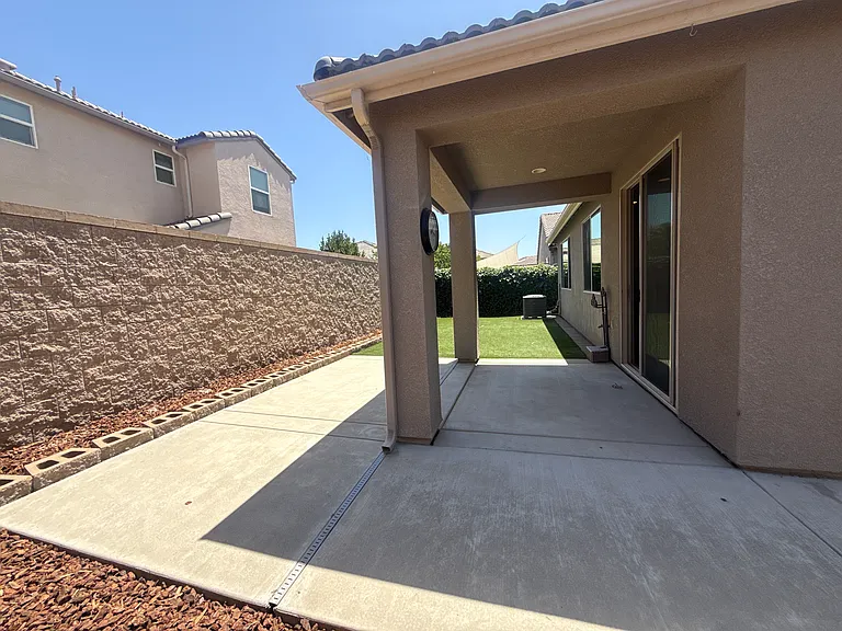 1413 Johnson Ln — Photo 4