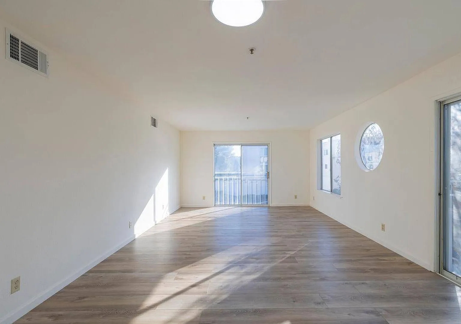 Napa Creek Apartments — Photo 2
