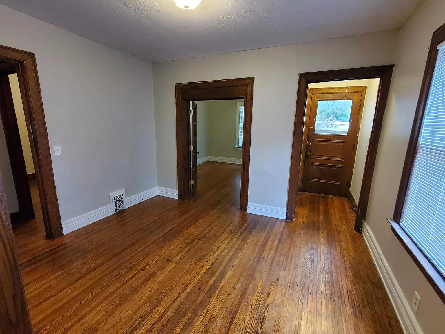 2 bed, 1050 sqft, $1,500 — Photo 3