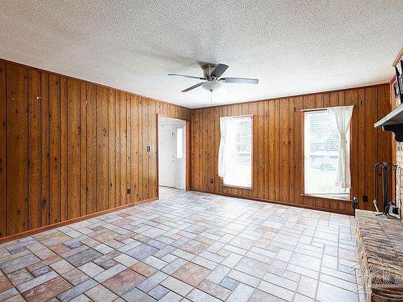 5th image of 2411 Buena Vista St