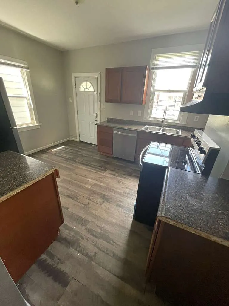3 bed, $1,475 — Photo 3