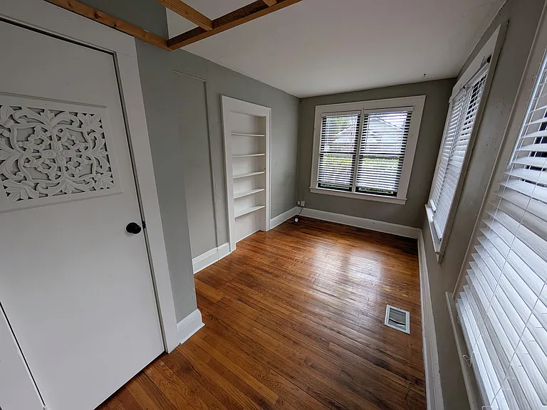 2701 Myra St — Photo 6