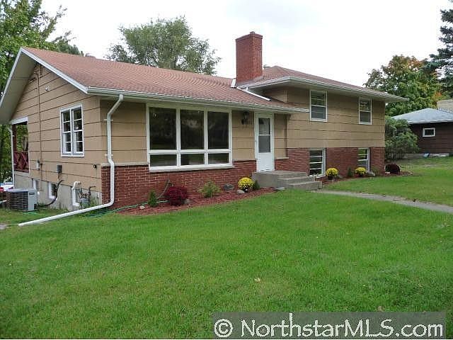 1st image of 851 Sextant Ave W
