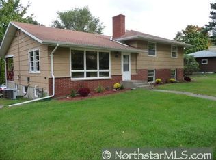 851 Sextant Ave W, Roseville, MN 55113