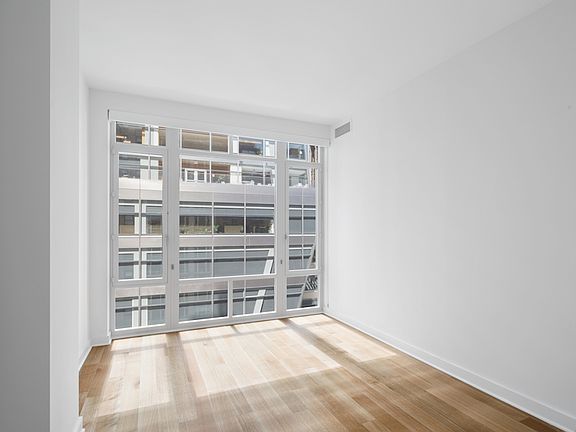 5th image of 1050 6th Ave #3A