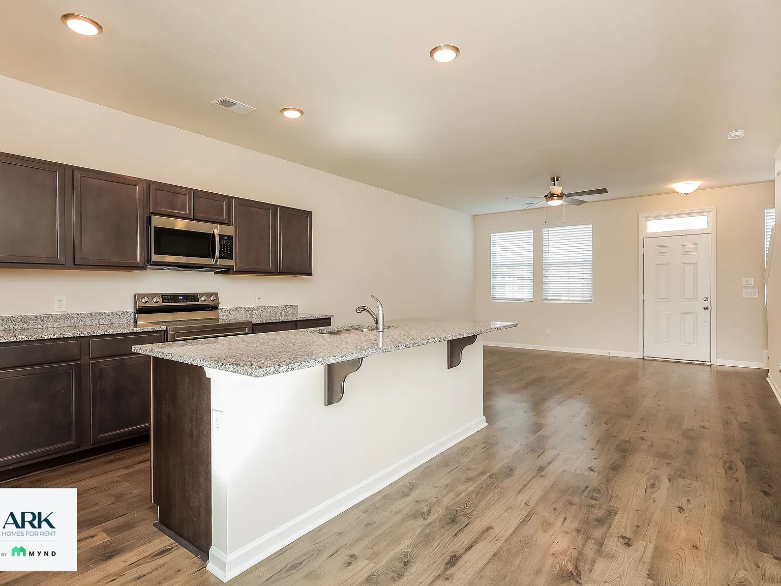 3 bed, 2.5 bath, 1315 sqft, $1,865 — Photo 3