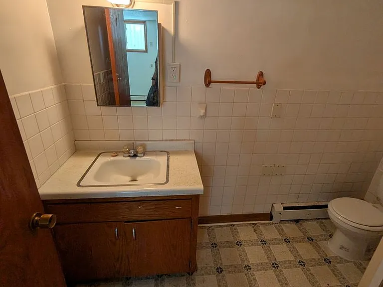219 2nd St NE #6 — Photo 6