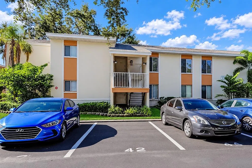 1 bed, 1.0 bath, 760 sqft, $2,000 — Photo 2