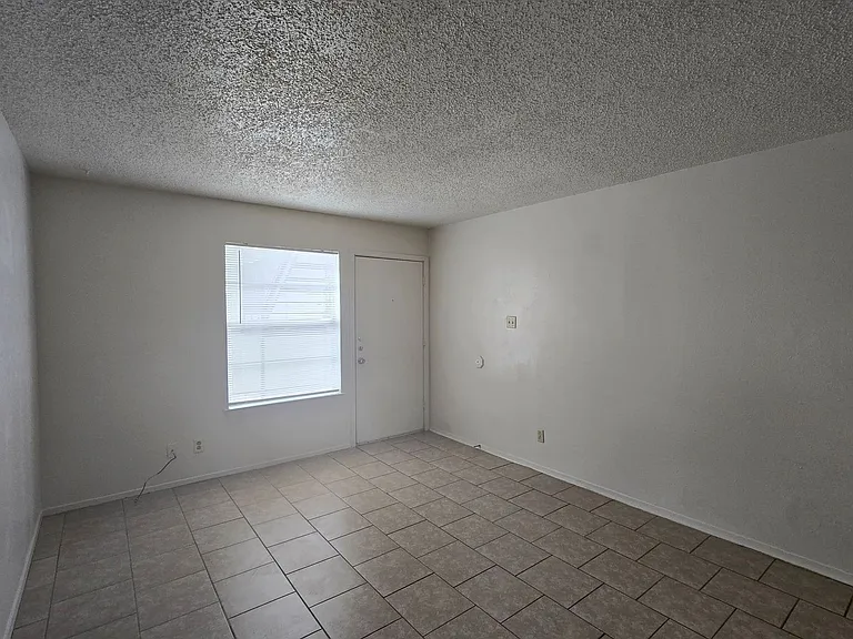1309 Quail Cir #B — Photo 8