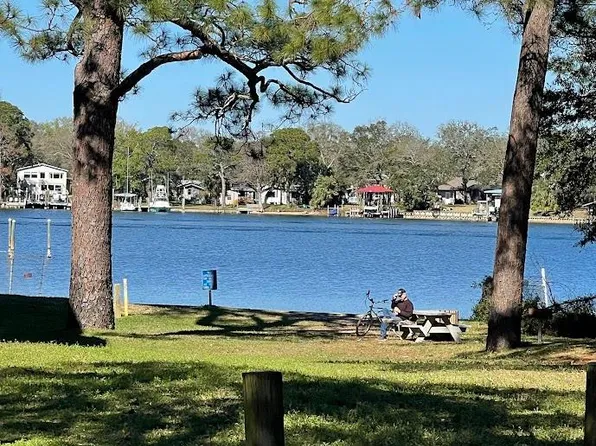 51 Yacht Club Dr NE #A, Fort Walton Beach, FL 32548