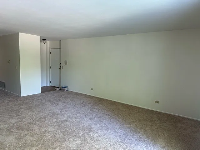 380 Heather Ct #2B — Photo 3