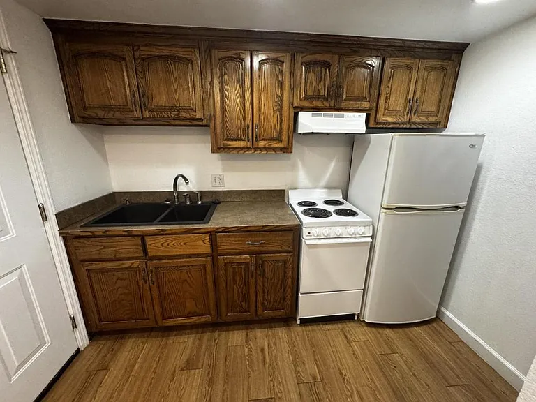 103 E Central Ave — Photo 3