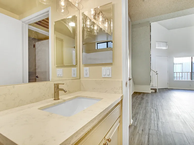 11325 Morrison St — Photo 85