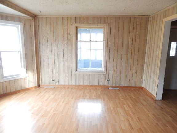3rd image of 707 N 8th Ave