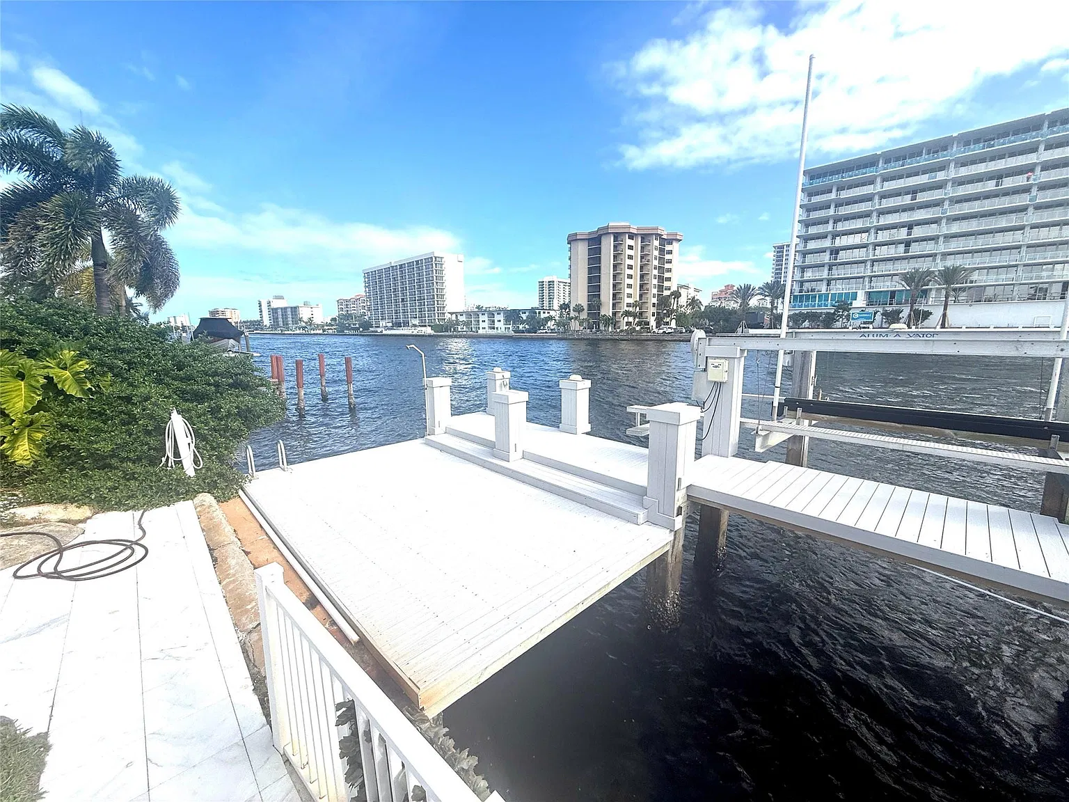 2 bed, 2.5 bath, 1960 sqft, $8,500 — Photo 4