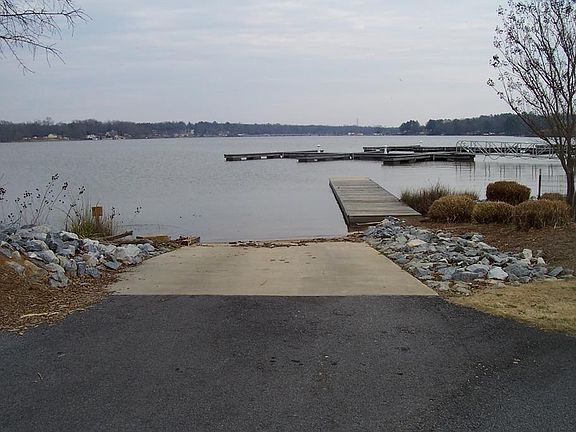 5th image of 846/845 Eagles Harbor Dr