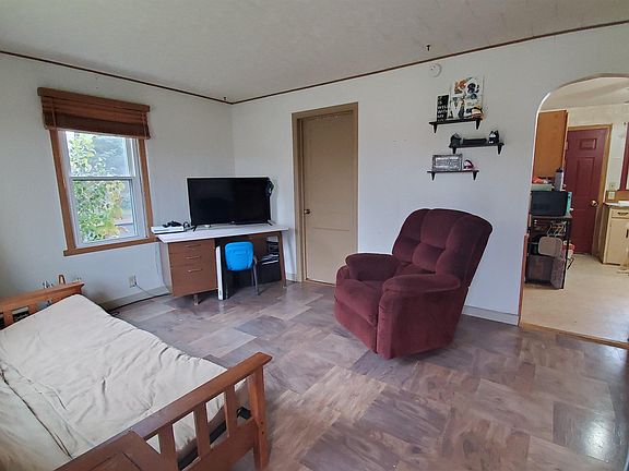 3rd image of 114 N 10th Ave