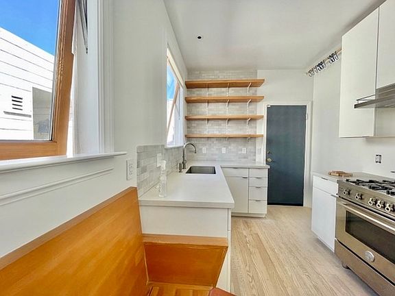 5th image of 1209 Oak St APT 4