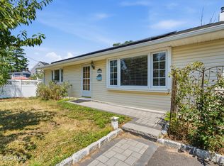 5 Snyder Ln, Keyport, NJ 07735