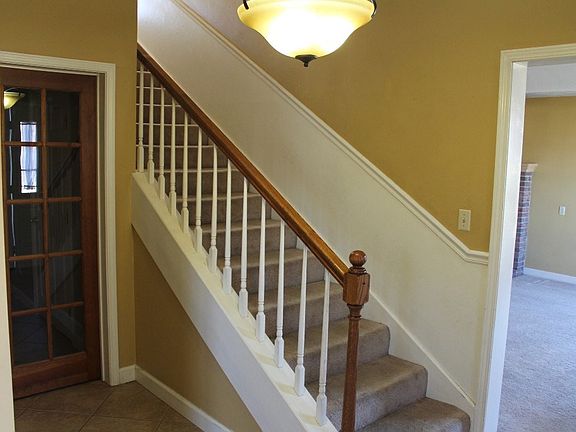 4th image of 980 Montclair Dr