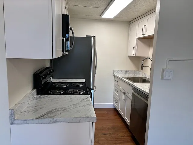 801 kitchen with dishwasher
