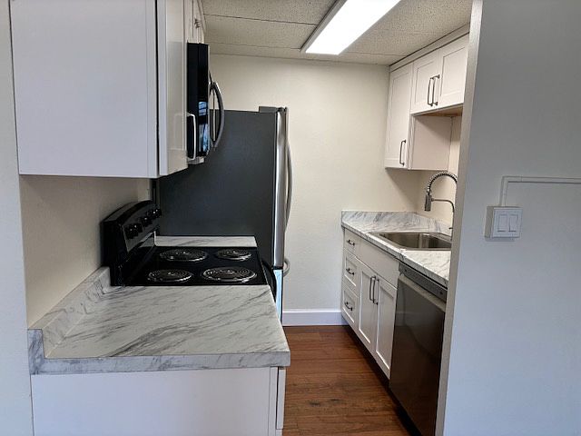 801 kitchen with dishwasher